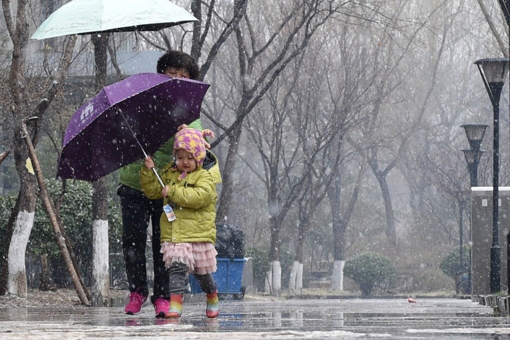 Most parts of Beijing received an average of up to 2 millimetres of sleet and light snow on Saturday morning. Photo: Xinhua
