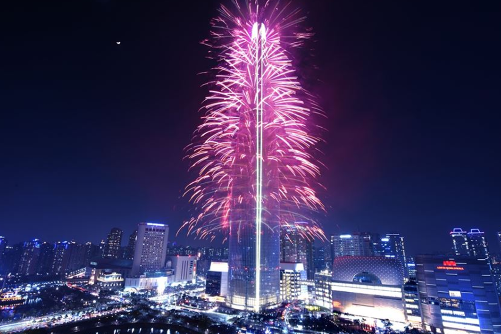 Fireworks at Lotte World Tower's Dazzle Seoul, Jamsil district. Photo: Lotte Property & Development