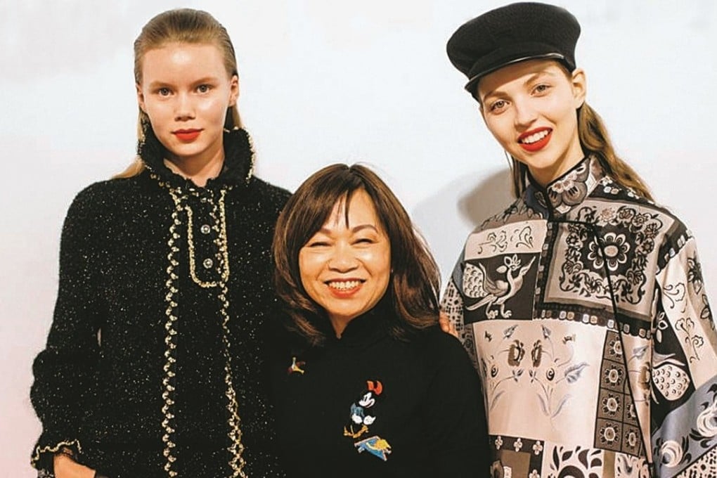 Madame Wang flanked by models at her autumn-winter 2018 show in Paris.