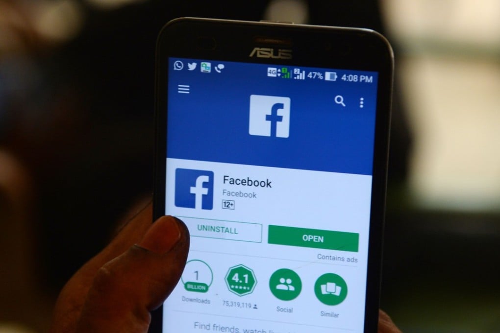 This photo illustration taken on March 22, 2018 shows apps for Facebook and other social networks on a smartphone in Chennai. / AFP PHOTO / ARUN SANKAR