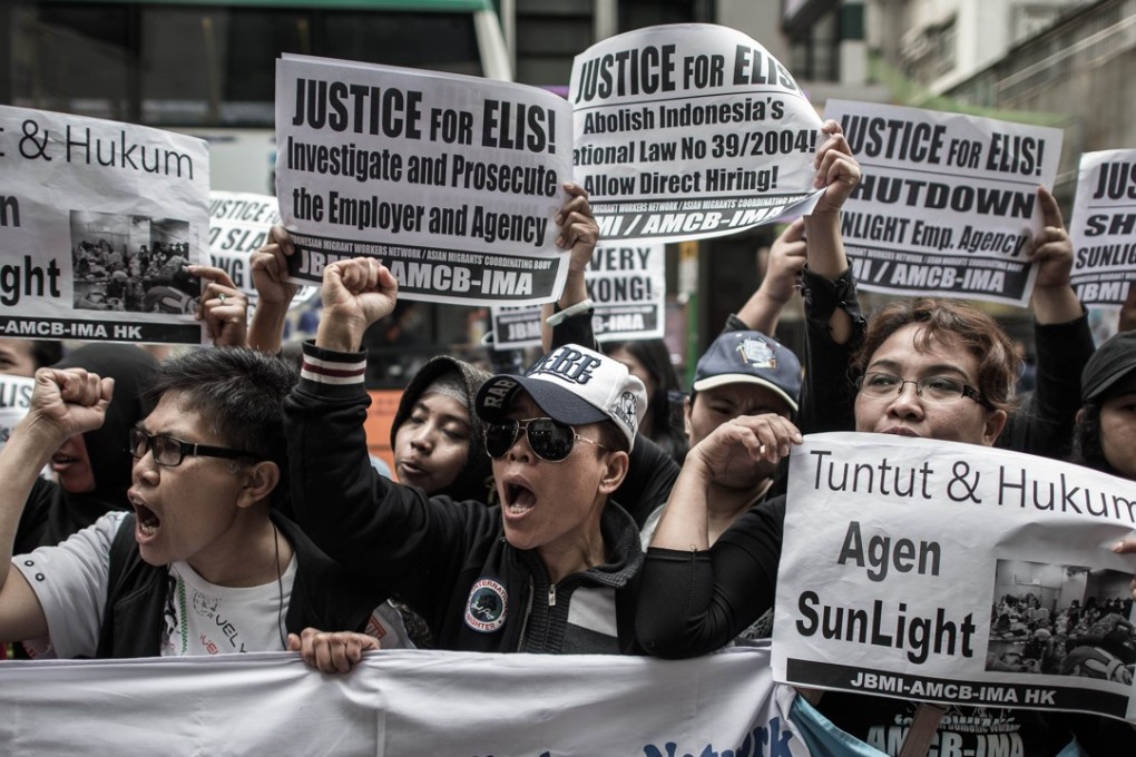 Protesters shout slogans outside Sunlight Employment Agency in March 2015, following the death of Indonesian helper Elis Kurniasih after a concrete slab fell on her while she was sleeping on the balcony of a guesthouse run by the agency. Photo: AFP