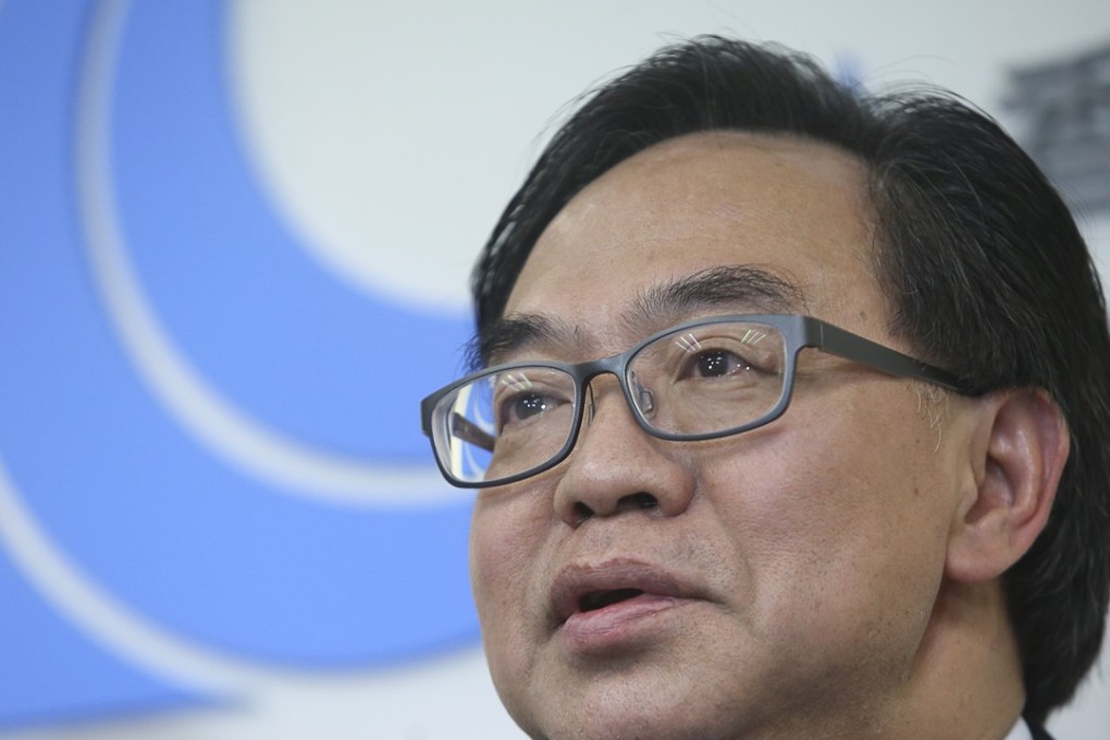 Lawmaker Lo Wai-kwok is calling on officials to more clearly explain details of the handout plan. Photo: Sam Tsang