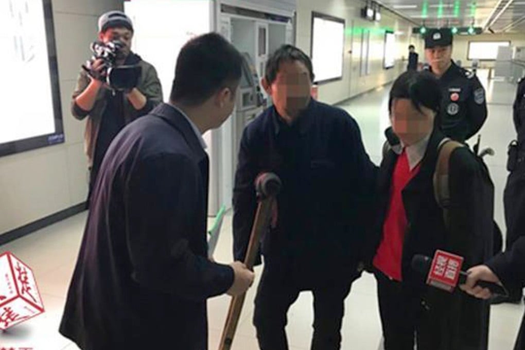 A television crew interviews a couple of beggars at a subway station in the central China city of Wuhan. Photo: Qq.com