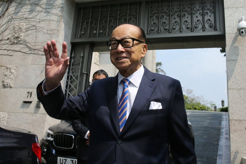 Li Ka-shing waves to the press ahead of his retirement announcement. Photo: Sam Tsang