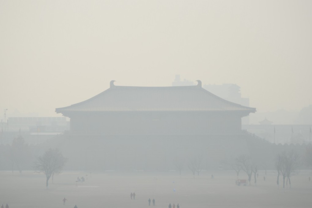 A photograph taken in December shows severe atmospheric pollution over the skies of Xian. Photo: China News Service
