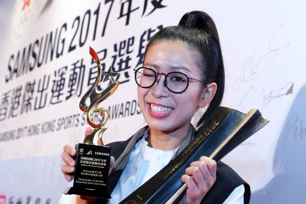 Hong Kong snooker star Ng On-yee strikes a familiar pose as she collects her Hong Kong Sports Stars Award in Wan Chai. Photo: K. Y. Cheng