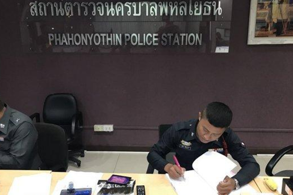 Junior ranks at the Phahon Yothin Police Station say they were coerced into 'donating' money totalling 25,000 baht to buy an air conditioner to cool two senior officers. Photo: Twitter/@e20ive