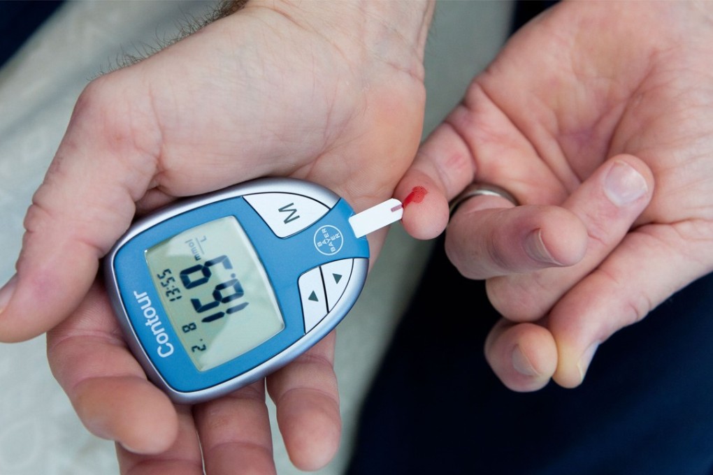 BWC3AM Testing blood sugar level for diabetes with an electric meter
