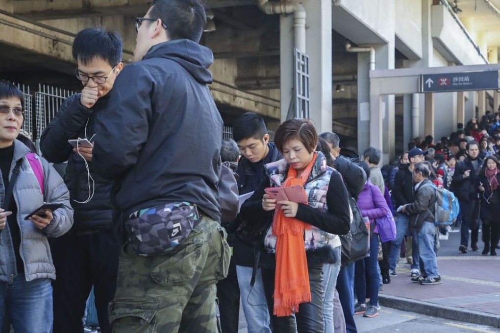 Passengers stream out of Sha Tin MTR station after a failure on the main signal system caused the entire East Rail Line to be suspended and left thousands stranded for more than two hours, on January 11. Photo: Edward Wong