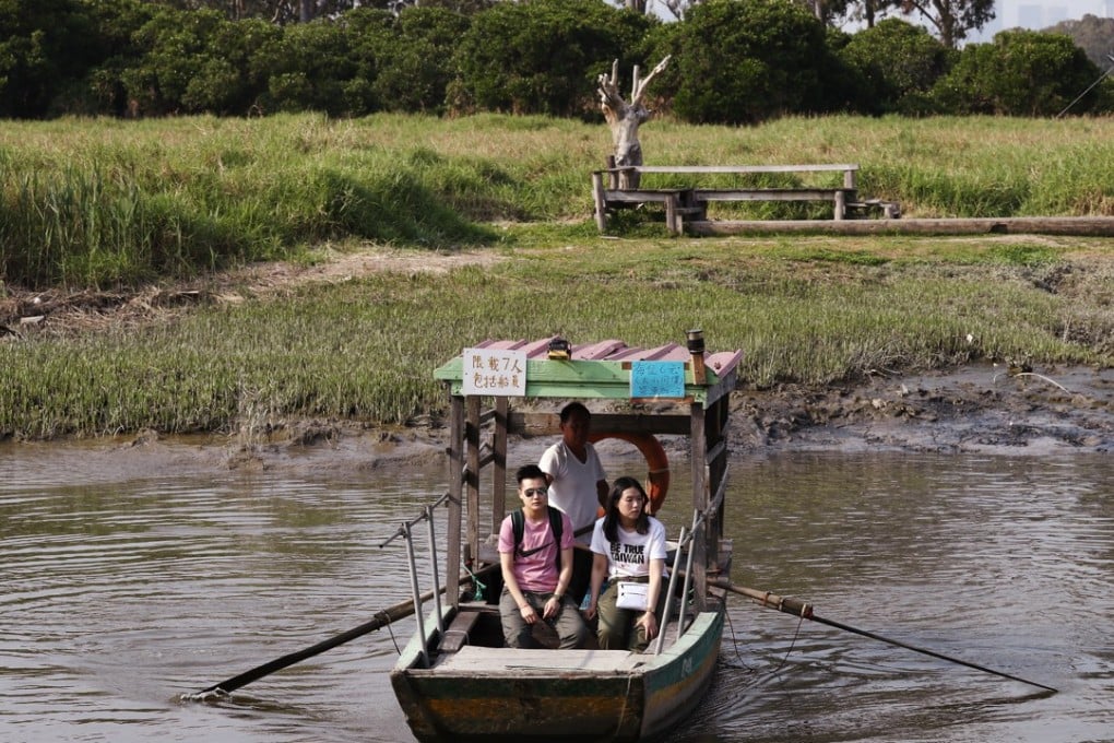 Visitors on the boat in Nam Sang Wai. Photo: Nora Tam