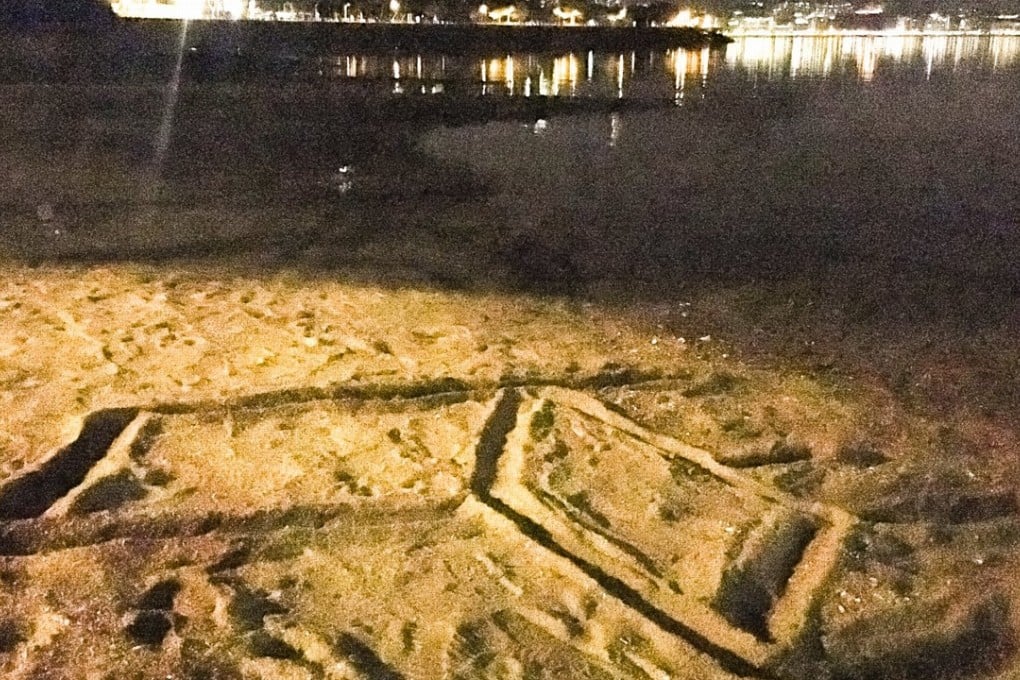Supporters of late Nobel Peace Prize laureate Liu Xiaobo pay homage to the dissident on the Ching Ming festival by drawing an empty chair in the sand on a beach in Guangdong. Source: Twitter
