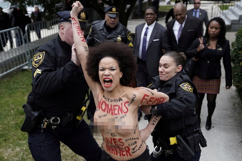 Nicolle Rochelle, who appeared in four episodes of ‘The Cosby Show’, jumped a barricade while topless and got within a few feet of Bill Cosby on Monday as he walked into a courthouse for the start of his sexual assault retrial. Photo: Reuters