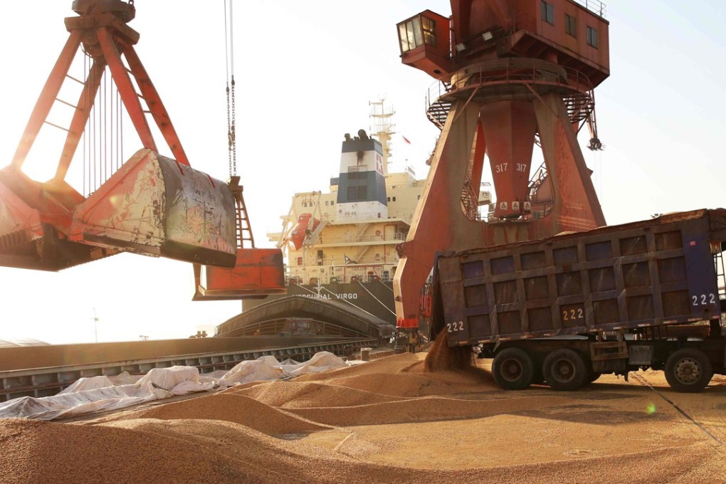 Workers transfer soybeans at a port in Nantong, eastern China’s Jiangsu province. The agriculture ministry is monitoring the supply of the grain in light of Beijing’s trade spat with Washington. Photo: AFP