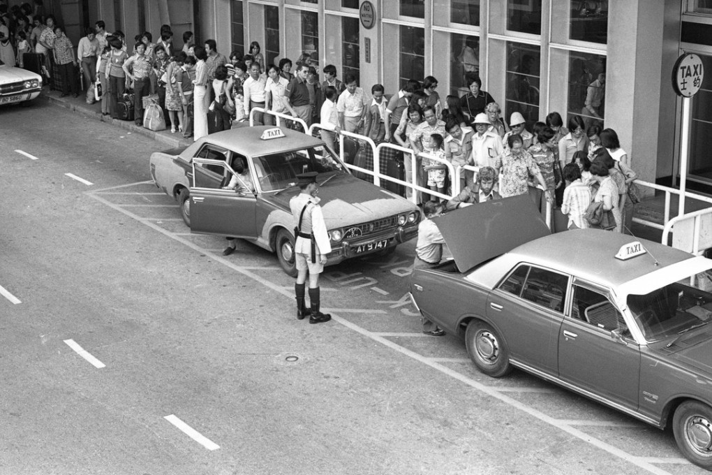 A queue for taxis at the airport in 1977. Photo: Chan Kiu