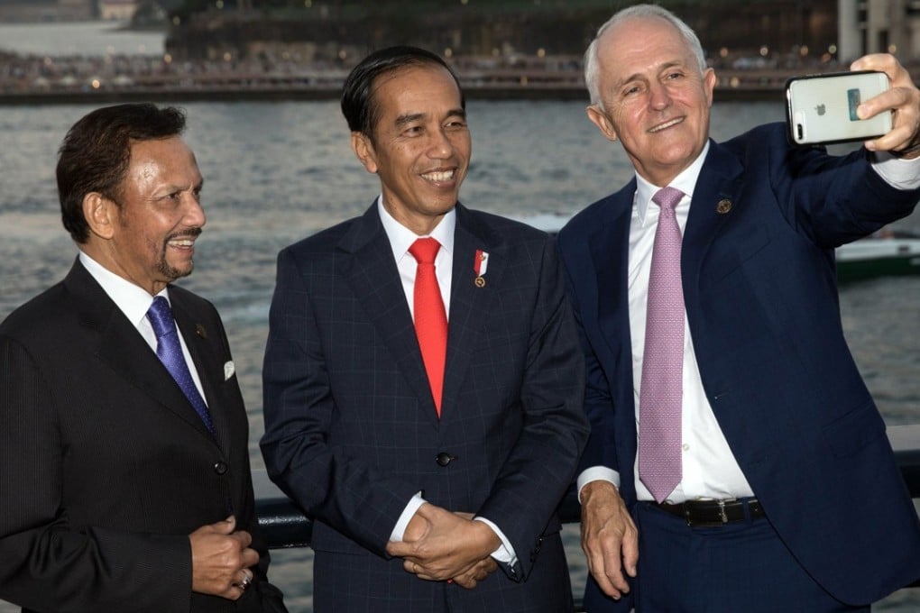 Australia's Prime Minister Malcolm Turnbull takes a selfie with Brunei's Sultan Hassanal Bolkiah, left, and Indonesia's President Joko Widodo at the Leaders dinner on the sideline of the Asean-Australia Special Summit. Photo: AFP