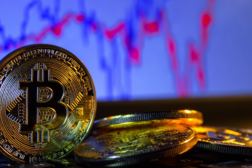 Bitcoin enjoyed a suprise surge on Thursday, briefly piercing US$8,000 after breaking through the US$7,000 barrier just an hour earlier.