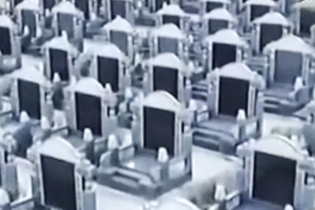 More than 80,000 graves have been created in Tongcheng county, Hubei province, awaiting people who are very much alive, including children. Photo: Baijiahao.baidu.com