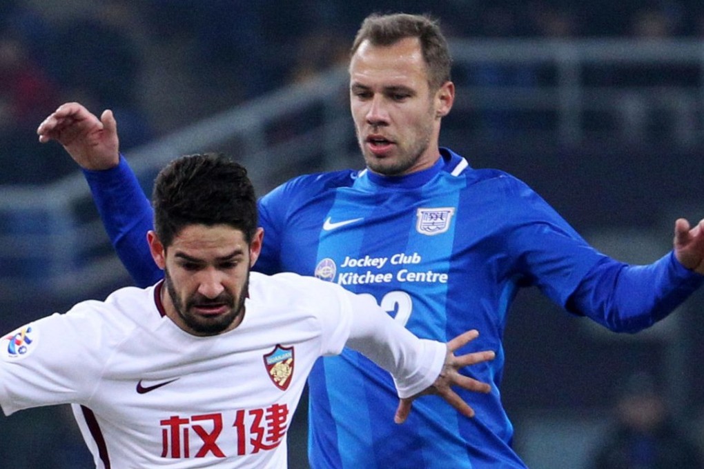 Kitchee’s Krisztian Vadocz (right) competes with Alexandre Pato of Tianjin Quanjian. Photo: AFP