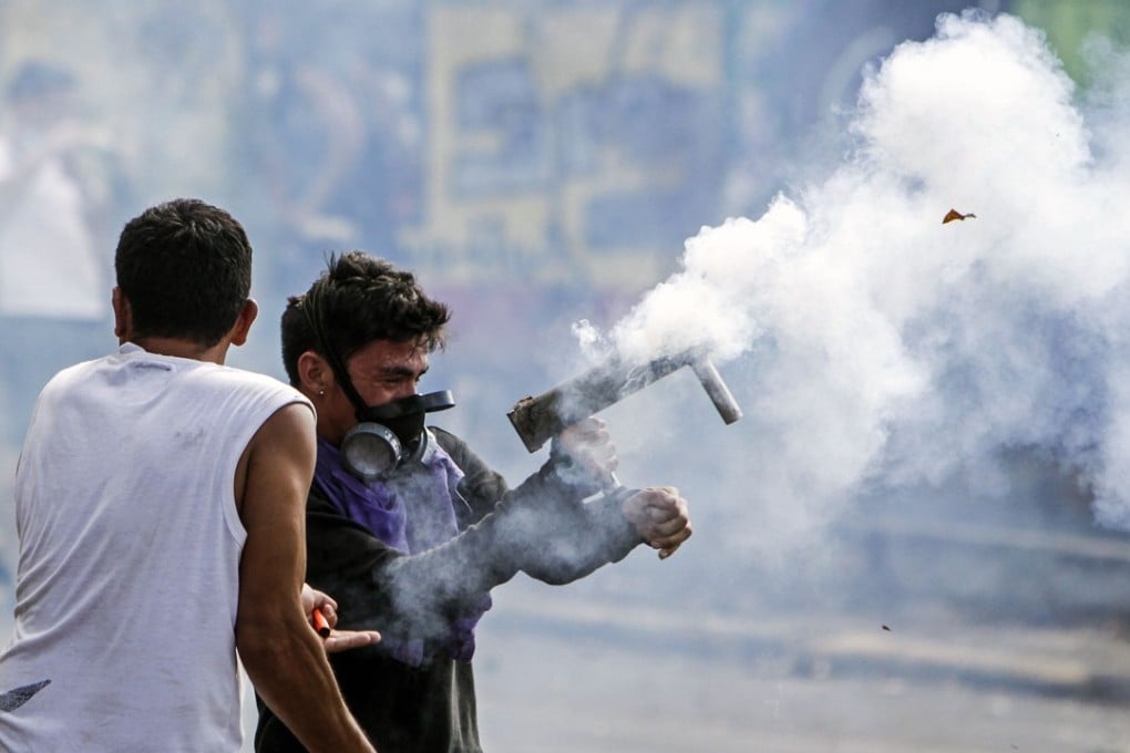 A student launches a hand-made mortar at riot police in Managua on April 21, 2018. Photo: AFP