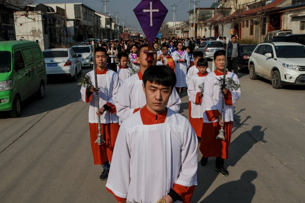 A Palm Sunday procession makes its way towards a government-sanctioned church in Youtong village, Hebei province, on March 25. Photo: Reuters.