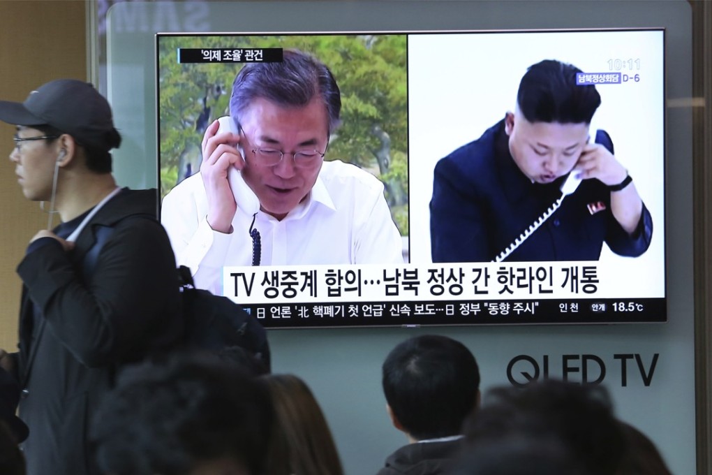 A news programme shows file footage of South Korean President Moon Jae-in and North Korean leader Kim Jong-un at the Seoul Railway Station on April 21, 2018. North Korea said Saturday it has suspended nuclear and long-range missile tests and plans to close its nuclear test site. Photo: AP Photo