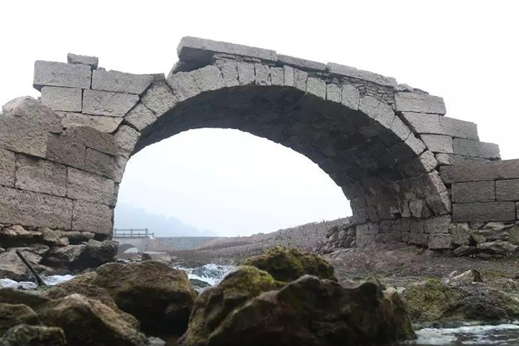A stone bridge in the once submerged village. Photo: 163.com