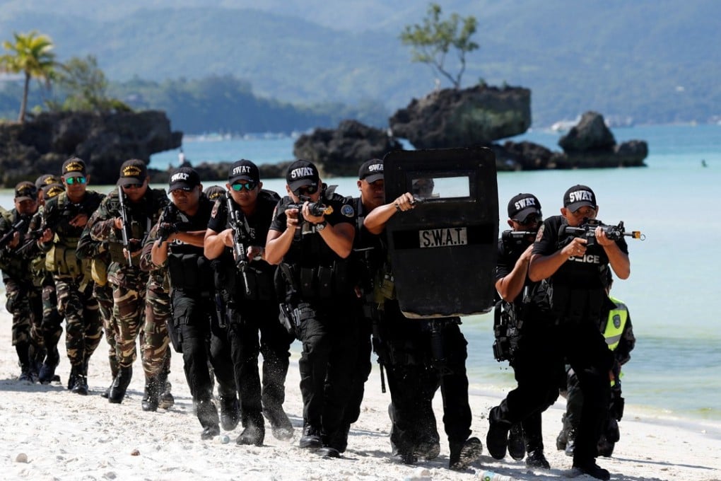 Members of a police SWAT team take part in a hostage taking drill, a day before the temporary closure of the holiday island Boracay, in the Philippines on April 25, 2018. Photo: Reuters