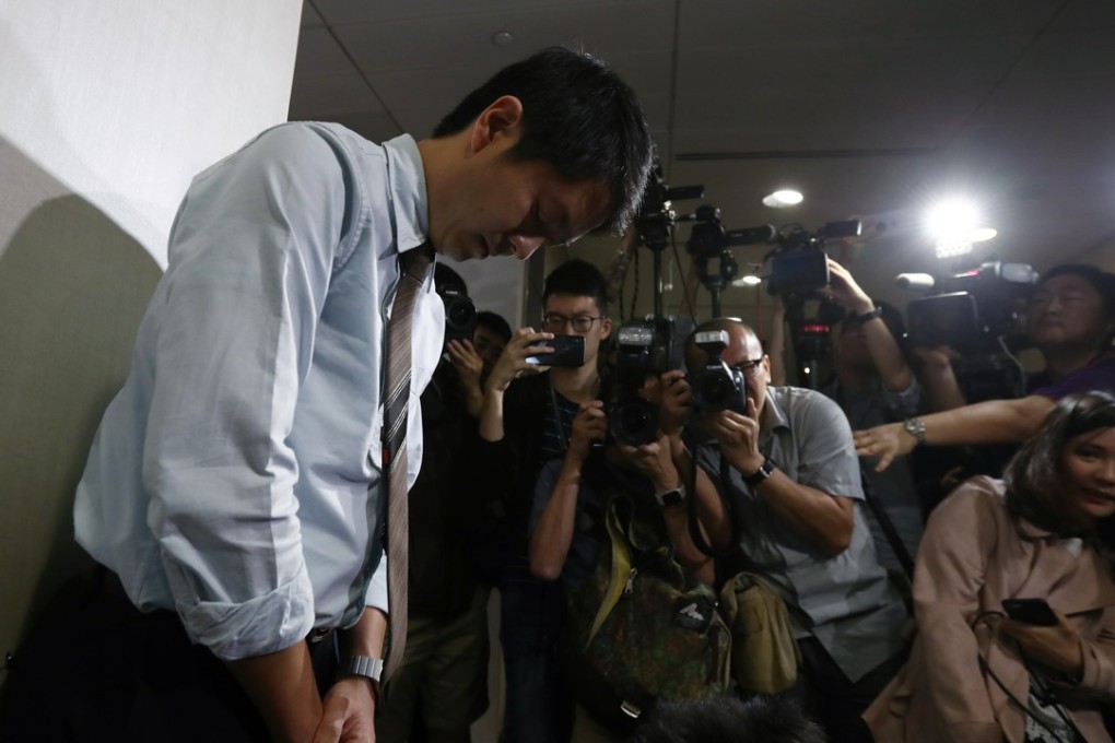 Hui bowed in apology at the Legislative Council Complex in Tamar. Photo: Nora Tam