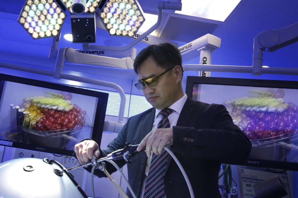 Dr Tang Chung-ngai, the chief of service for surgery at Pamela Youde Nethersole Eastern Hospital, introduces its 3D endo-laparoscopic operating theatre, the first of its kind in a public hospital, in Chai Wan in May 2015. Photo: Dickson Lee