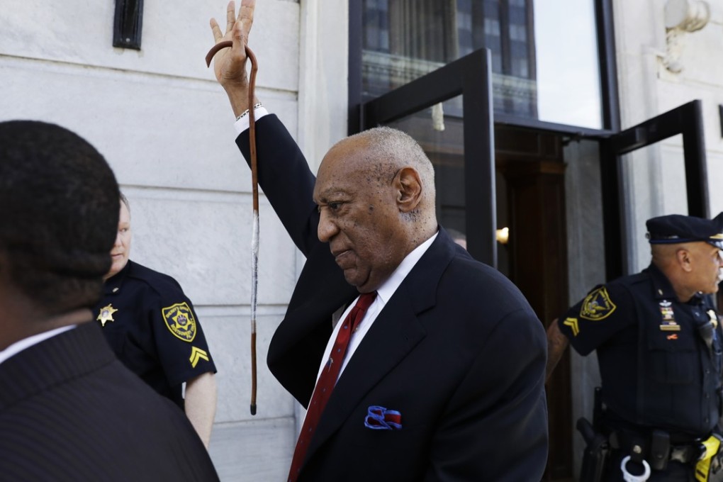 Bill Cosby gestures as he leaves the Montgomery County Courthouse in Norristown, Pennsylvania, after being convicted of drugging and molesting a woman on Thursday, Photo: AP