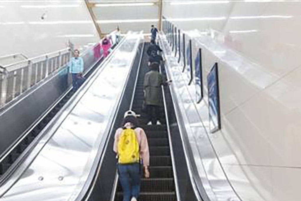 Guangzhou Metro says it is no longer encouraging people to keep the left side of escalators clear. Photo: Sina