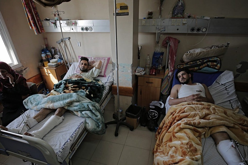 Young Palestinians hospitalised on April 2 after receiving injuries during clashes with Israeli troops along the border in the eastern Gaza Strip. Photo: EPA-EFE