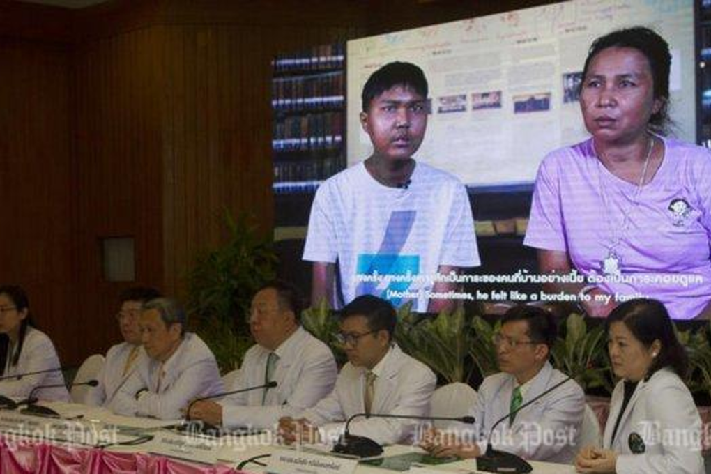 Rachanond Rungsawang, 26, seen on the screen with his mother, said he had contemplated suicide before doctors gave him a completely new lease on life with the triple-transplant operation. Photo: Pawat Laopaisarntaksin/Bangkok Post