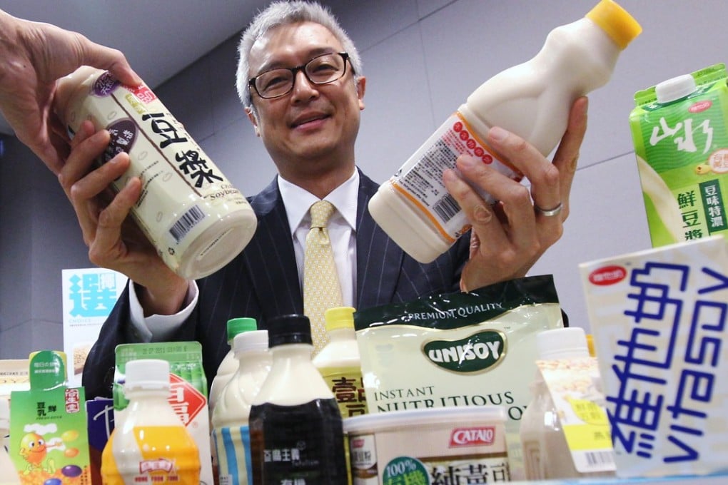 Ambrose Ho Pui-him, then chairman of the Hong Kong Consumer Council’s publicity and community relations committee, calls on shoppers to carefully read the food labels of soy drinks that might contain GM ingredients, in North Point in September 2011. Photo: Felix Wong