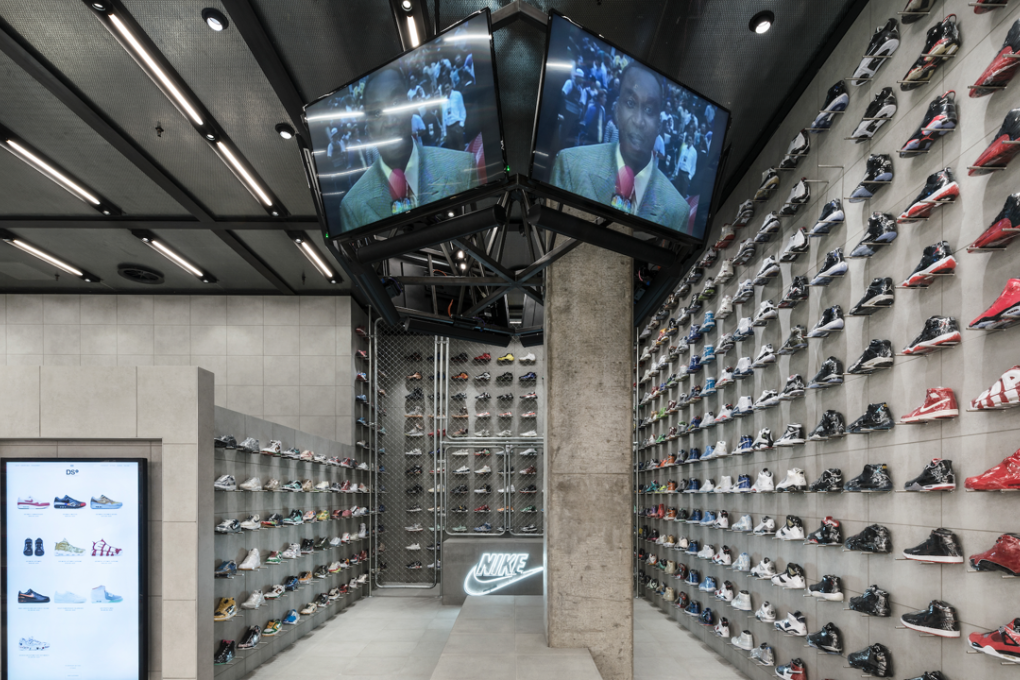 Overseas sneaker stores hot sale