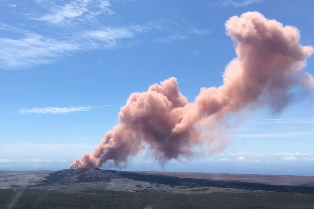 An ash plume rises above the Kilauea volcano on Hawaii's Big Island on Thursday. On Friday, following the eruption of the volcano, earthquakes were recorded. Photo: US Geological Survey via AFP
