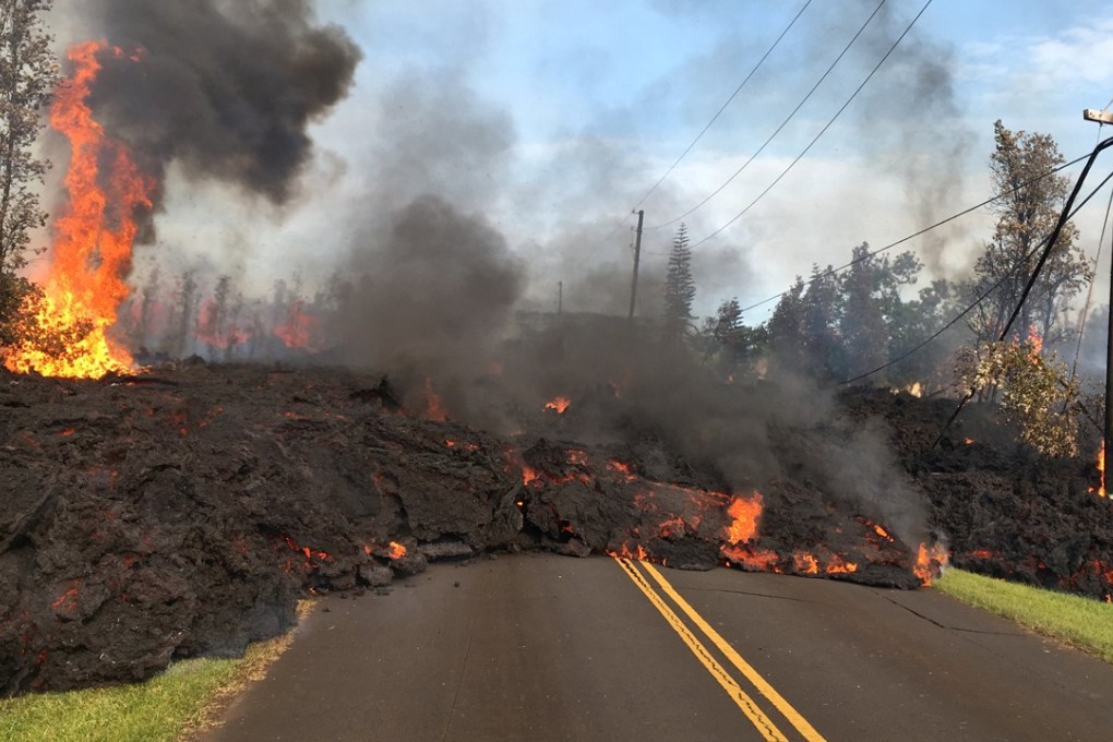Lava advances along a street near a fissure in Leilani Estates, on Kilauea Volcano's lower East Rift Zone, Hawaii. Photo: Reuters
