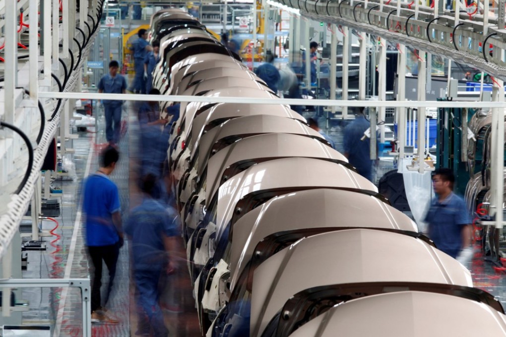 Employees work along a Geely Automobile assembly line in Cixi, Zhejiang province. Photo: Reuters