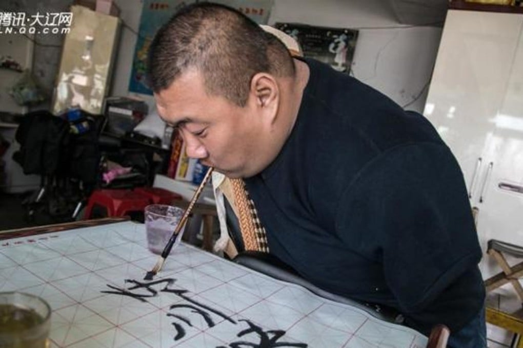 Yuan Lidong shows off his calligraphy skills in one of his live-streams. Photo: Tencent