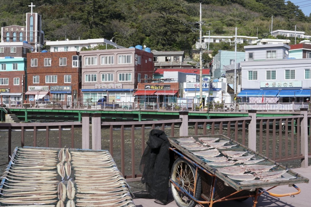 Fish laid out to dry in the sun on Godo Island, Geomundo. Photo: Matthew Crawford