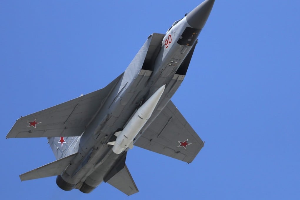 A Russian Air Force MiG-31K jet carries a high-precision hypersonic Kinzhal missile during the Victory Day military parade. Photo: AP