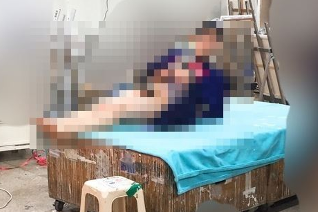 This is the photo of a male model secretly taken during a drawing class at Hongik University and posted to an online community. The photo went viral, leaving the model in deep despair. It has been pixelated to protect the model's identity. We decided to publish it to draw attention to the devastation the so-called hidden camera can wreak on people. Captured from Womad