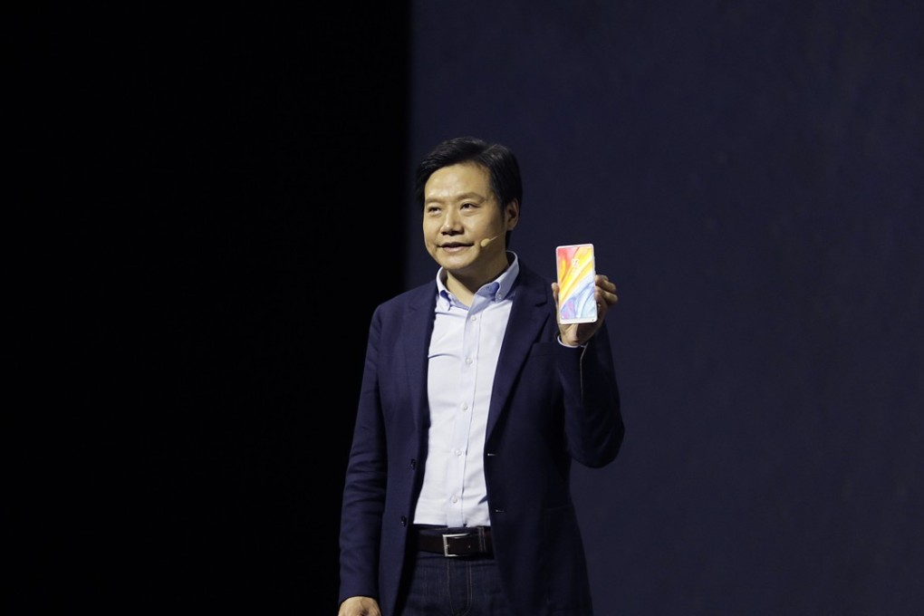 Lei Jun, chief executive officer of Xiaomi Corp., presents the company's Mi MIX 2S smartphone during an unveiling event in Shanghai, China, on Tuesday, March 27, 2018. Photo: Bloomberg