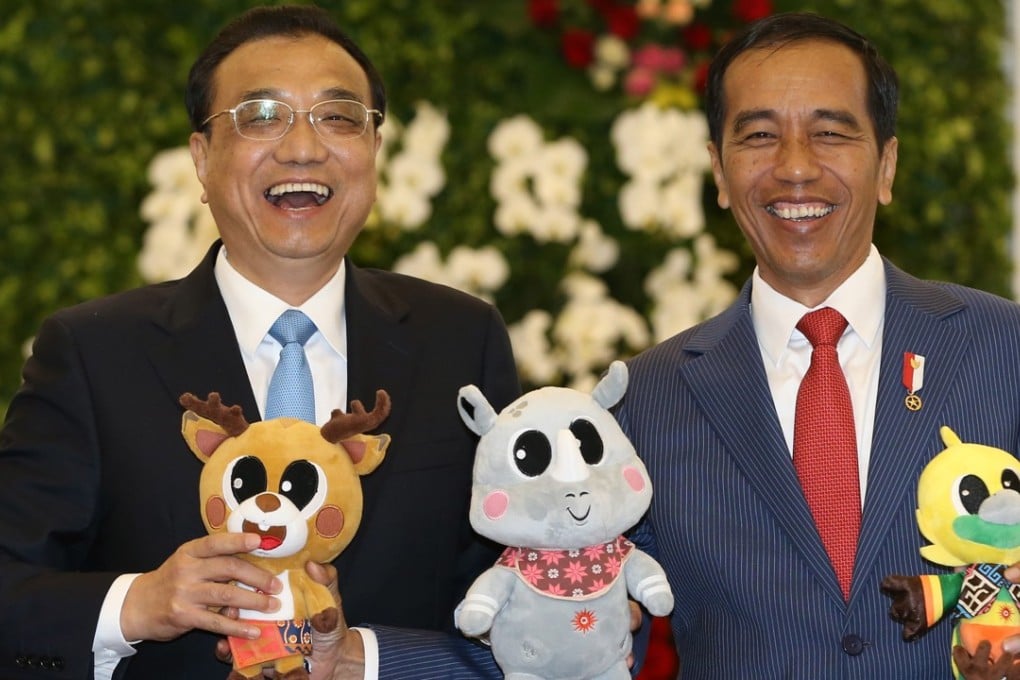 Chinese Premier Li Keqiang (left) and Indonesian President Joko Widodo hold the mascots of the 2018 Asian Games during a meeting at the presidential palace in Bogor, West Java on May 7. Indonesia was the first stop on Li’s first overseas trip since he was endorsed in March for a second term as premier. Photo: EPA-EFE