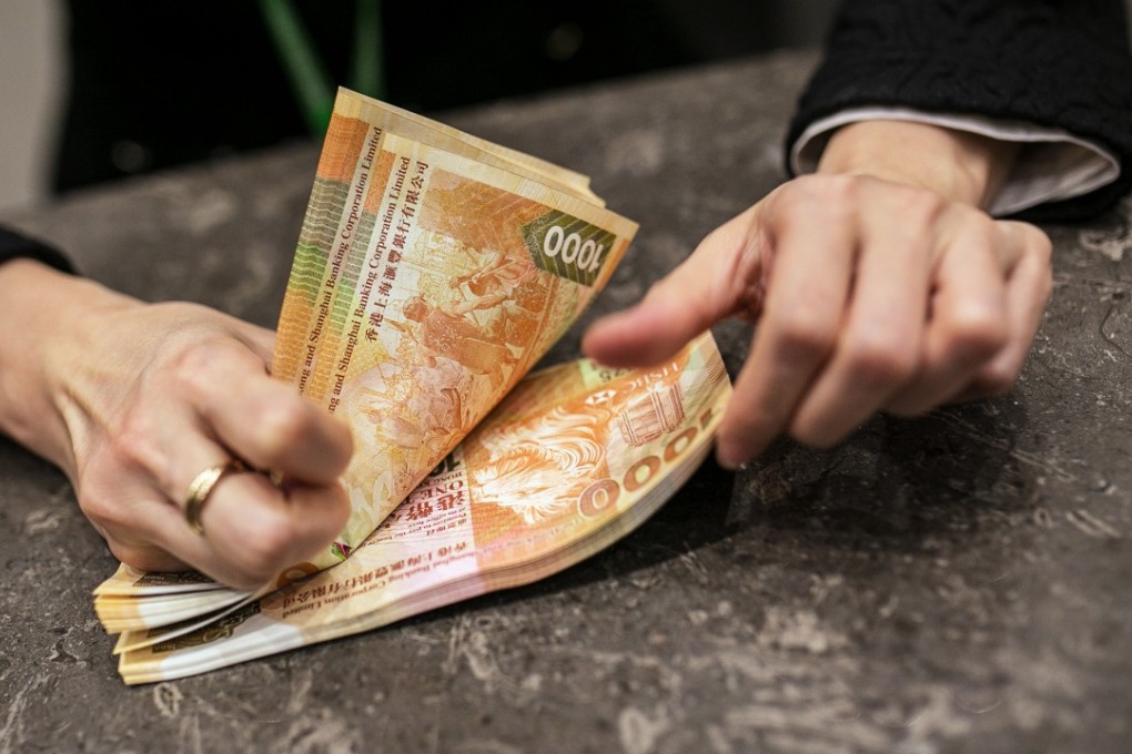 Buying by Hong Kong company directors of shares in their own companies fell for a second straight week while selling rose for the first time in three weeks. Photo: Bloomberg