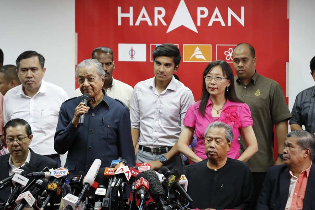 Malaysian Prime Minister Mahathir Mohamad announces cabinet members at a press conference in Petaling Jaya on Saturday, May 12, 2018. Photo: AP