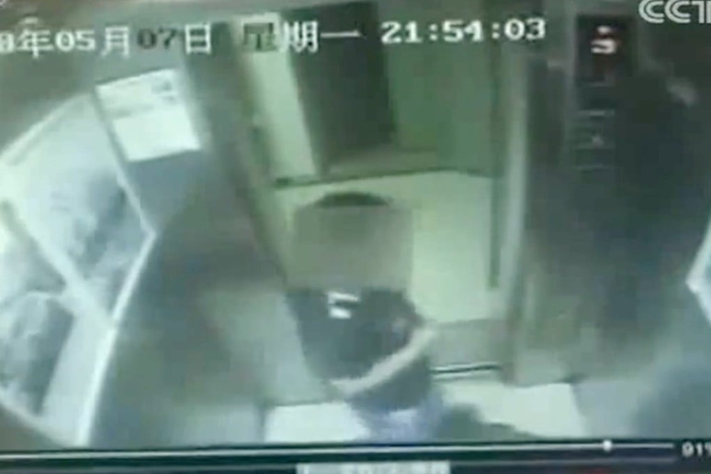 This young arsonist in northern China was caught on surveillance camera setting fire to a poster inside a lift cabin. Photo: Thepaper.cn