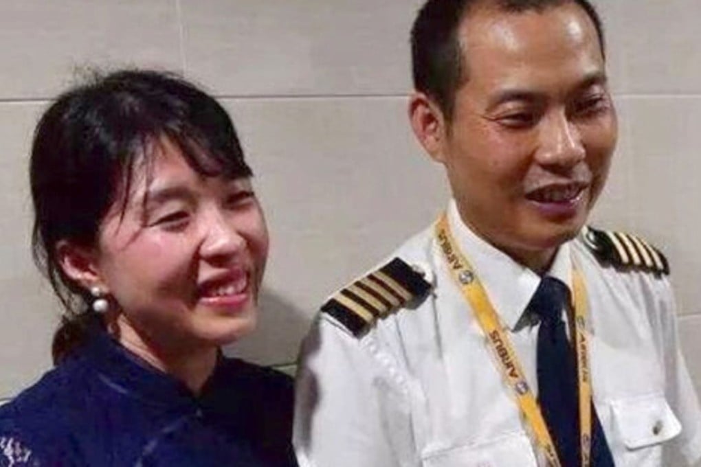 Sichuan Airlines pilot Liu Chuanjian with his wife Zou Han in Chengdu. Photo: Qq.com