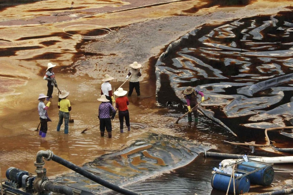 Workers drain sewage from a leaking tank at a copper mine in southeastern China. President Xi Jinping on Saturday called for increased efforts to tackle the country’s pollution problems. Photo: Reuters