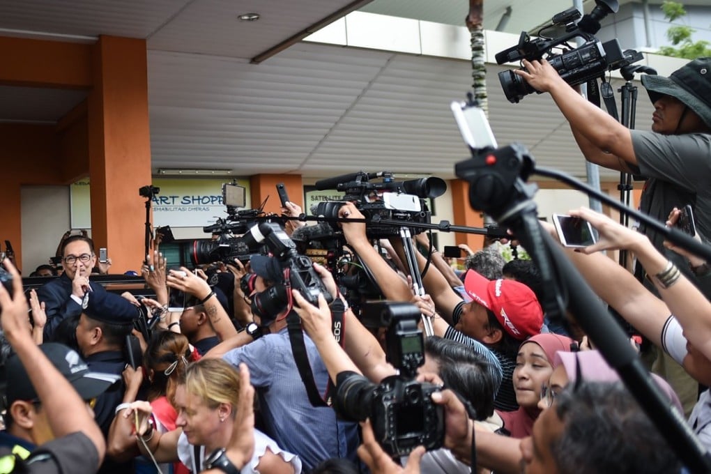 Members of the media take pictures of the Malaysia politician Anwar Ibrahim. Photo: AFP